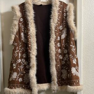 SHEIN Brown Vest with Floral Embroidery and Faux Fur